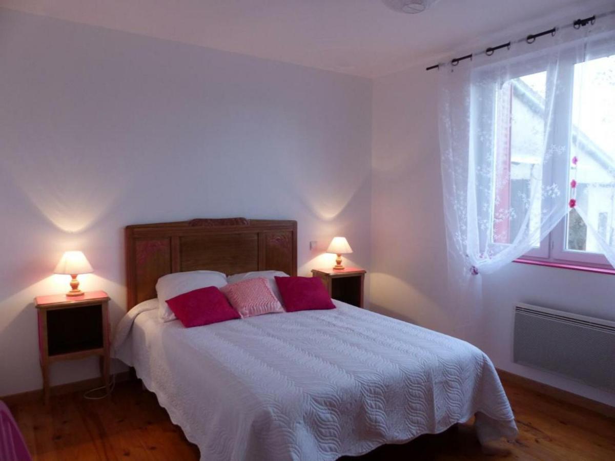 Maison Renovee Avec Cour Privee, Proche De Gannat, 3 Chambres, Animaux Acceptes, Equipements Modernes. - Fr-1-489-37 Poezat Luaran gambar