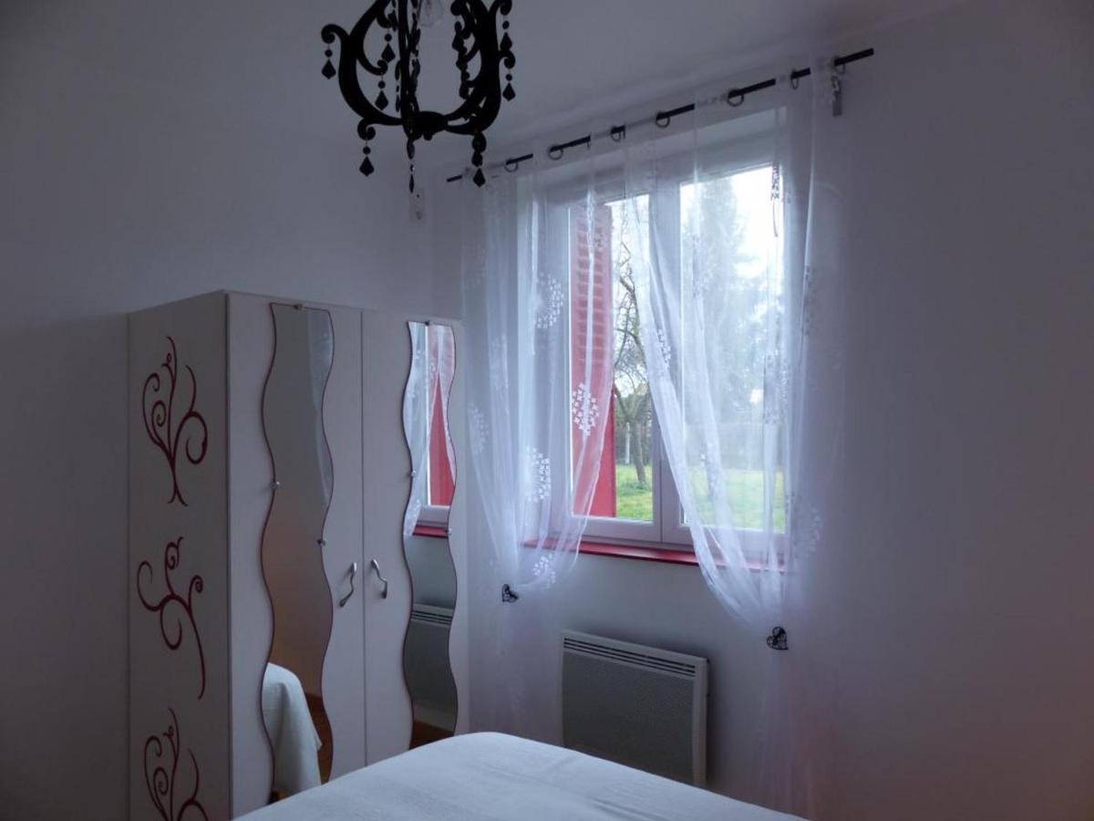 Maison Renovee Avec Cour Privee, Proche De Gannat, 3 Chambres, Animaux Acceptes, Equipements Modernes. - Fr-1-489-37 Poezat Luaran gambar