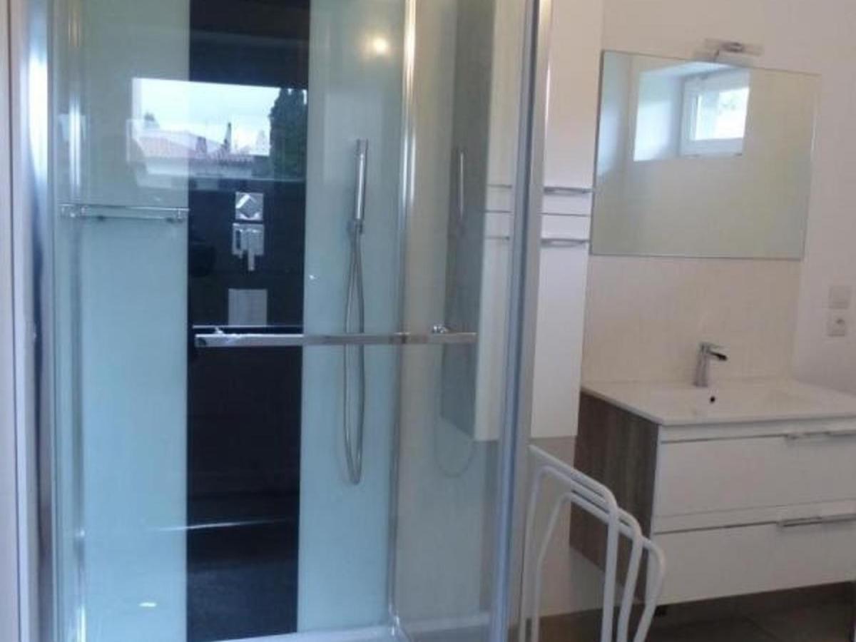 Maison Renovee Avec Cour Privee, Proche De Gannat, 3 Chambres, Animaux Acceptes, Equipements Modernes. - Fr-1-489-37 Poezat Luaran gambar